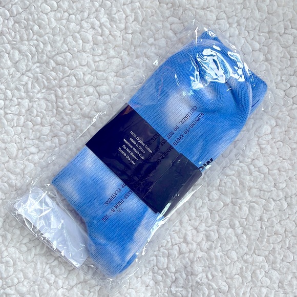 COPY - Brand New Unopened organic tie dye socks from MONROW
Retail price $34 - Picture 3 of 4